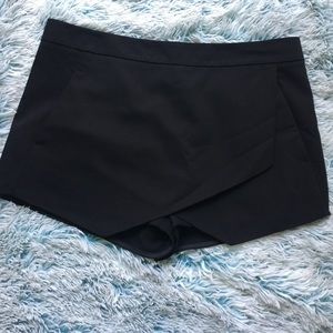 Express black skort
